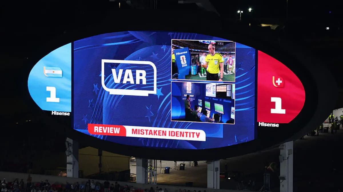 УЕФА VAR-ға араласуға қарсы қатаң шаралар қабылдады
